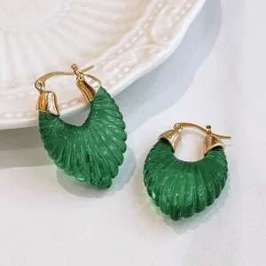 Boucles d'oreille vert translucide créoles avec fermeture dorée