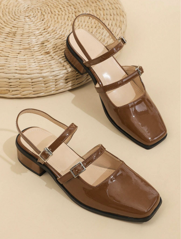 Chaussures style babies marron vernis avec 2 lanières